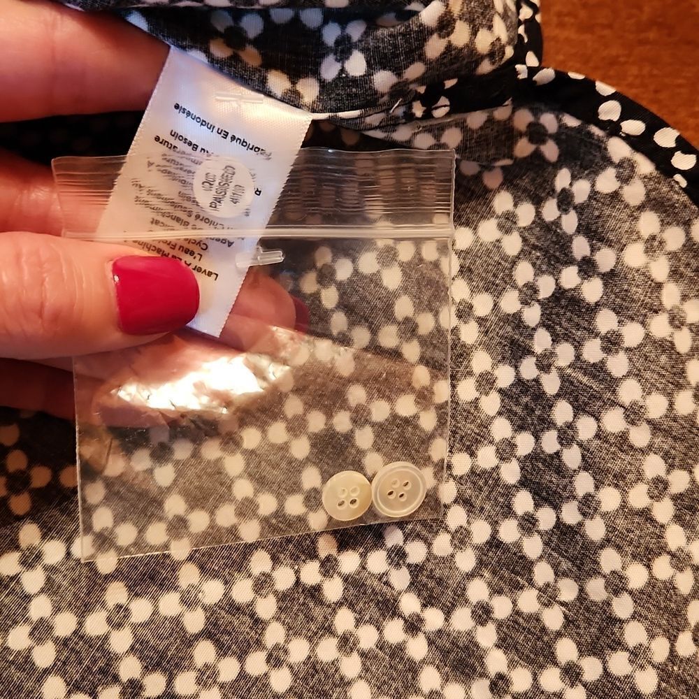 Talbots Long Sleeve Non-Iron Tunic Collared Shirt, 2 Petite Black & White Floral - Picture 7 of 9